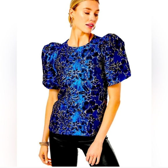 Lilly Pulitzer BLUE GROTTO holiday top Sizw Medium NWT - Picture 1 of 12